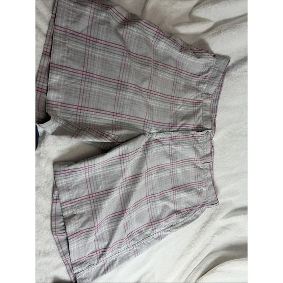 PGA Tour Men's Golf Shorts Size 42 Gray/Pink‎ Plaid Flat Front Polyester