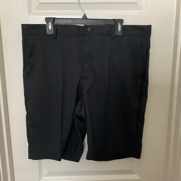 Greg Norman‎ Black Performance/Casual Shorts - Size 38