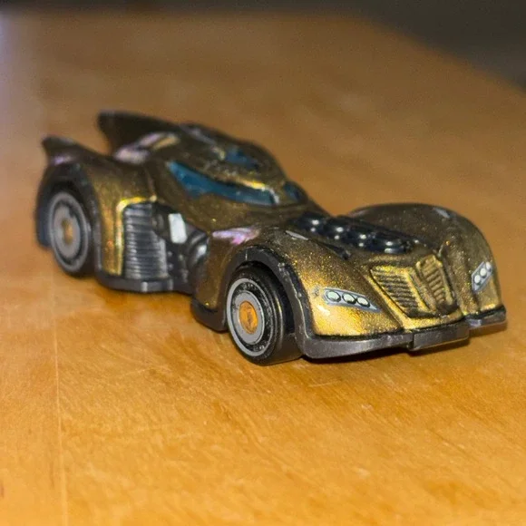 Hot Wheels Batman Batmobile Gold‎ Flake Metallic Die-Cast Car CFK22 Mattel 1:64