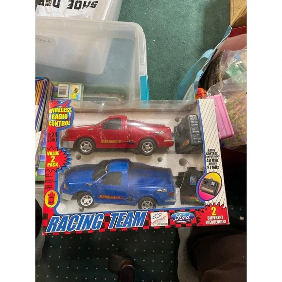 2 Ford F-150 Pick Up Wireless Radio Remote Control Unused Racing‎ Team