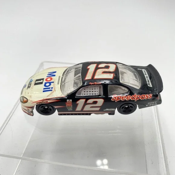Hot Wheels 1999 #12 Mobil Speedpass Ryan Newman Diecast‎ Race Car 164 Scale