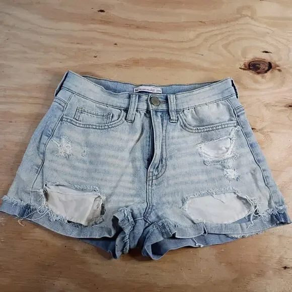 SO Womens High Rise Relaxed Mom Shorts Size 3 26W Light Wash Distressed Denim