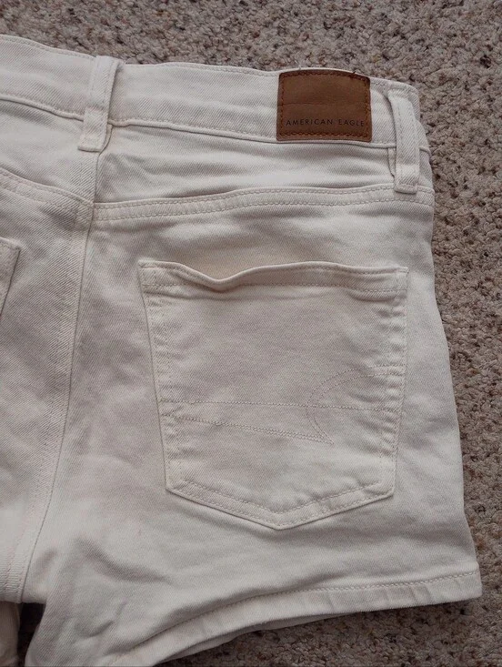 American Eagle White Cream Jean Shorts Super High Rise Relaxed Short Size 00