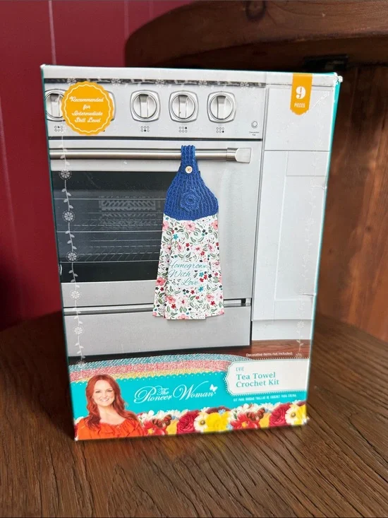 The Pioneer Woman Blue Crochet Top Floral Tea Towel Kit