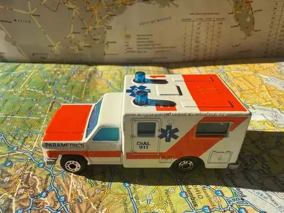 VINTAGE 1977 Matchbox Paramedics Ambulance Diecast Emergency Vehicle E 11