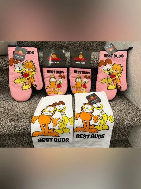 Garfield 'Best Buds' Pink Mini Oven Mitt & Towel Kitchen Set