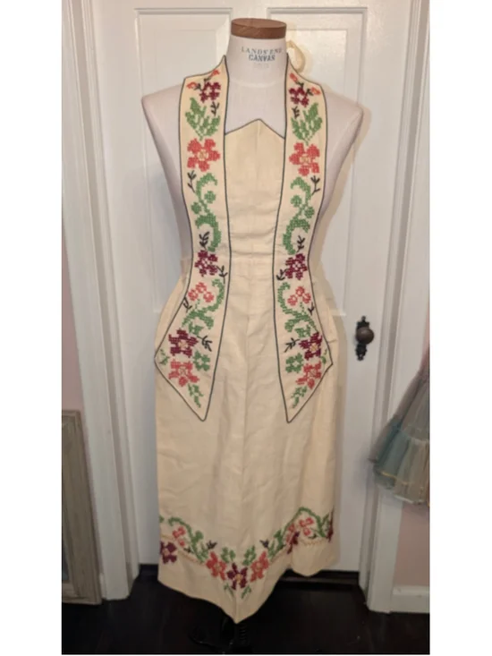 Vintage79s Kitchen Apron One Size Beige Red Floral Cross Stitch Embroidery