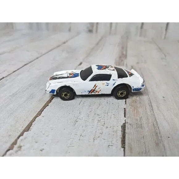 RARE‎ 1982 HOT WHEELS CAMARO Z28 WHITE WITH GOLD RIMS 1:64