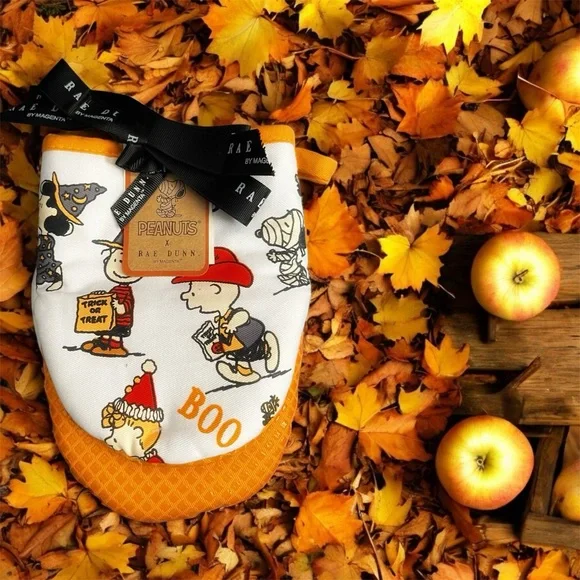 Rae Dunn Peanuts Snoopy Charlie Brown Halloween Boo Oven Mitts NWT