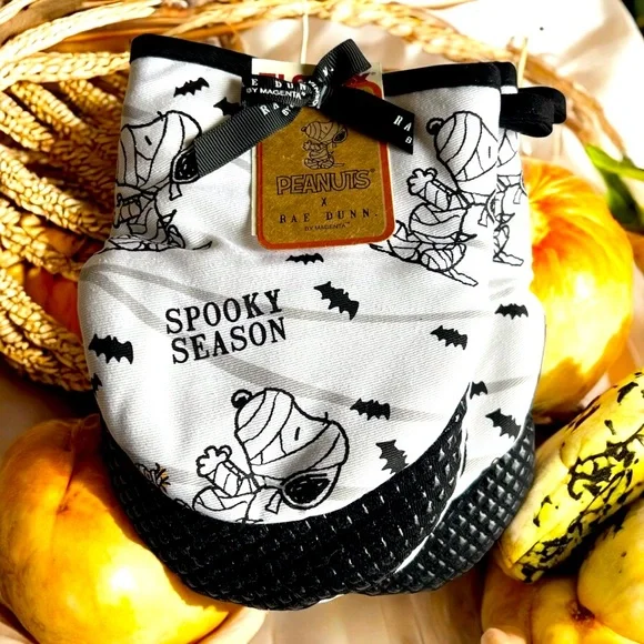 Rae Dunn Peanuts Snoopy Halloween Mummy Oven Mitts NWT