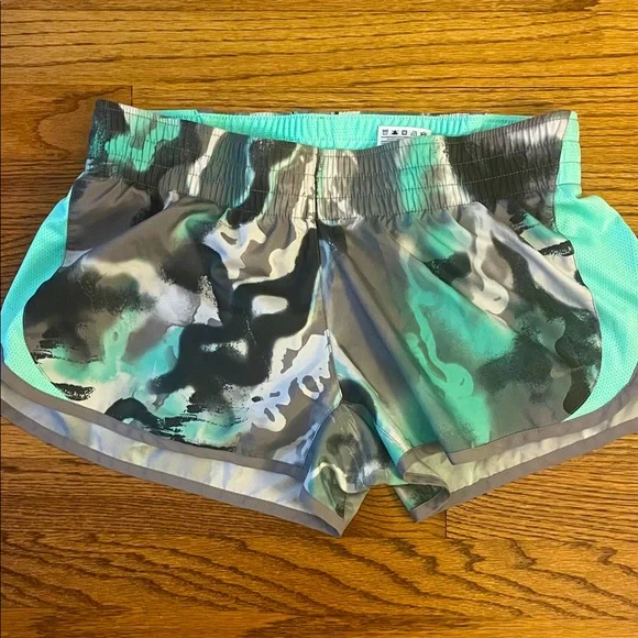 🌟2/$18 SALE Nike Dri-Fit Women's Athletic Shorts in Green and Gray