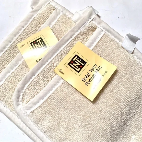 NWT LINENS N THINGS Solid Terry Pocket Mitt x 2