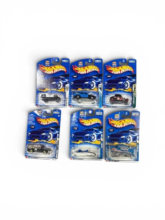 6 Hot Wheels New in Package