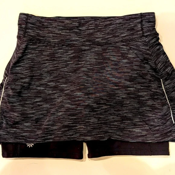 Atheta Women’s Skort  Size Small Black with grayish white design