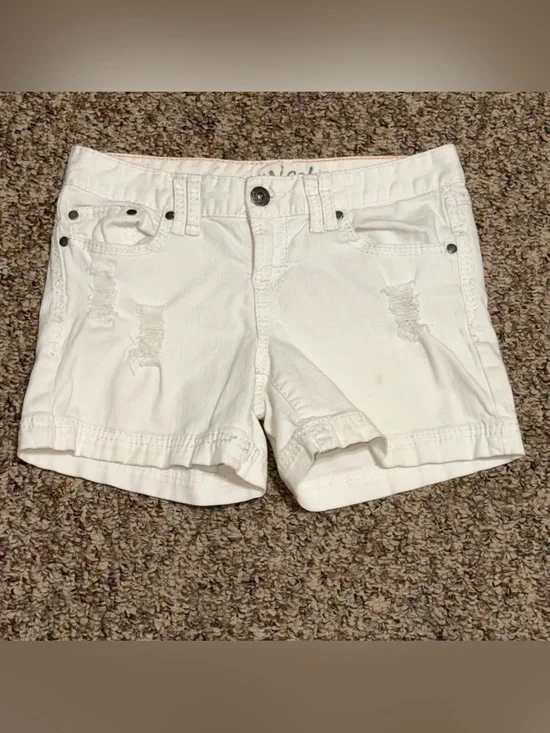Women's juniors size 3, 3/4 Maurices White‎ Distressed Denim Shorts