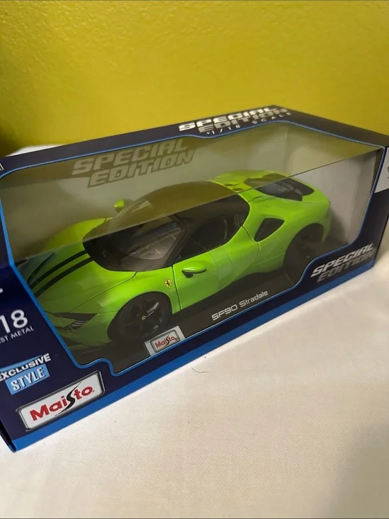 🚗Maisto Special Edition SF90 Stradale Toy Car - Lime Green