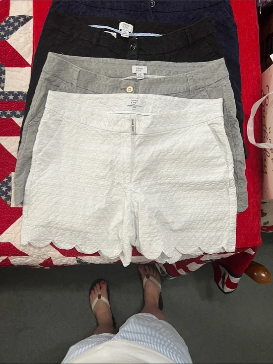 Crown & Ivy 16w. Women’s Scallop Hem Textured Shorts in multiple colors