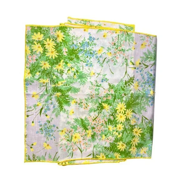 Retro Floral Napkins Yellow Dainty Mod Cottagecore Classic Chic Set of 4‎