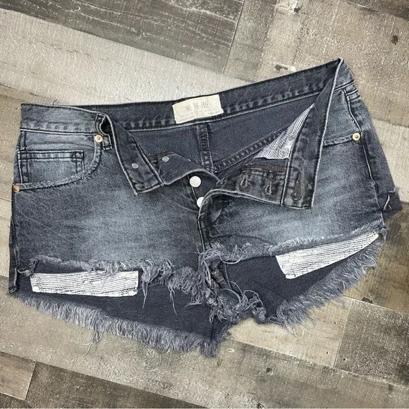 We The Free Distressed Black Jean Short size 27