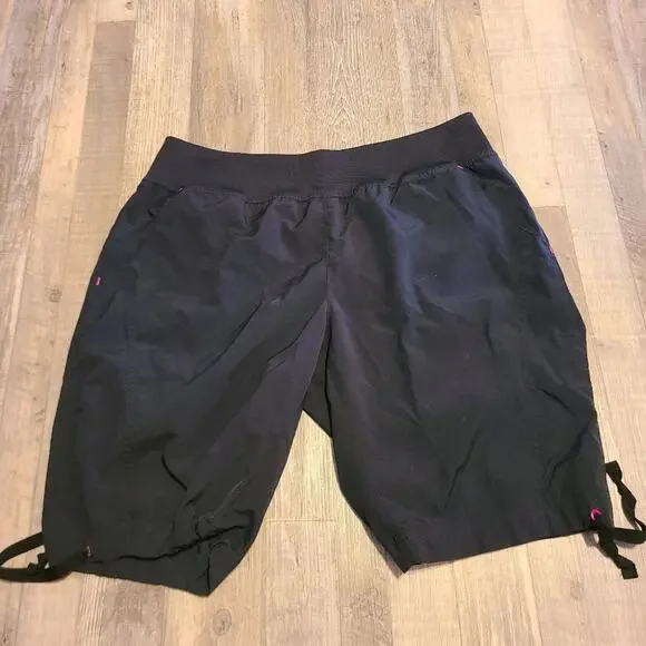 𝅺Unknown brand large women's black shorts