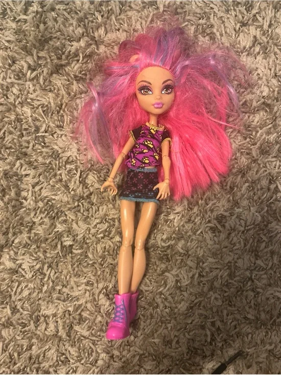 Monster High Creepateria Howleen Wolf Doll with Boots   Good used condition. Hai