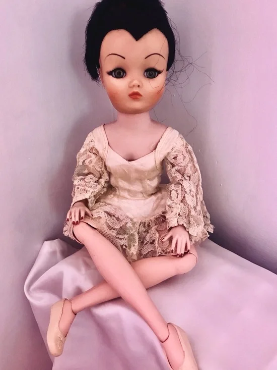 Vtg. Uneeda jointed Dollikin Ballerina Doll Widows Peak Hair. 1961. Satin dress.