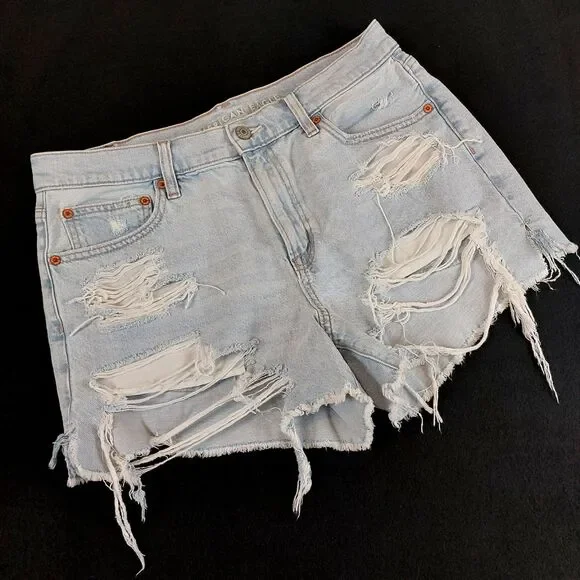 American Eagle 90s Boyfriend Strigid Jean Shorts Size 10 (32x3) Distressed