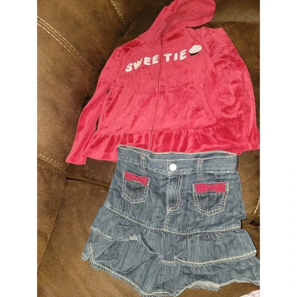 Gymboree sweet treats sweatshirt size 5 6  and jean‎ skirt size 5