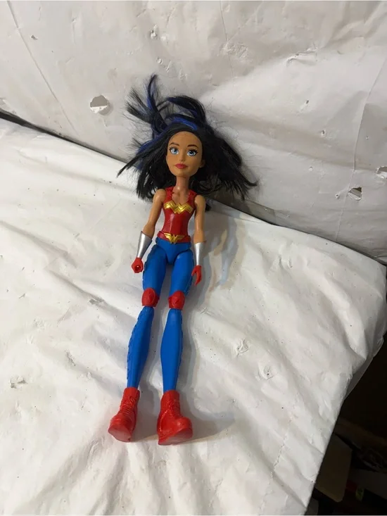 2015 Mattel DC Super Hero Girls Wonder Woman action doll