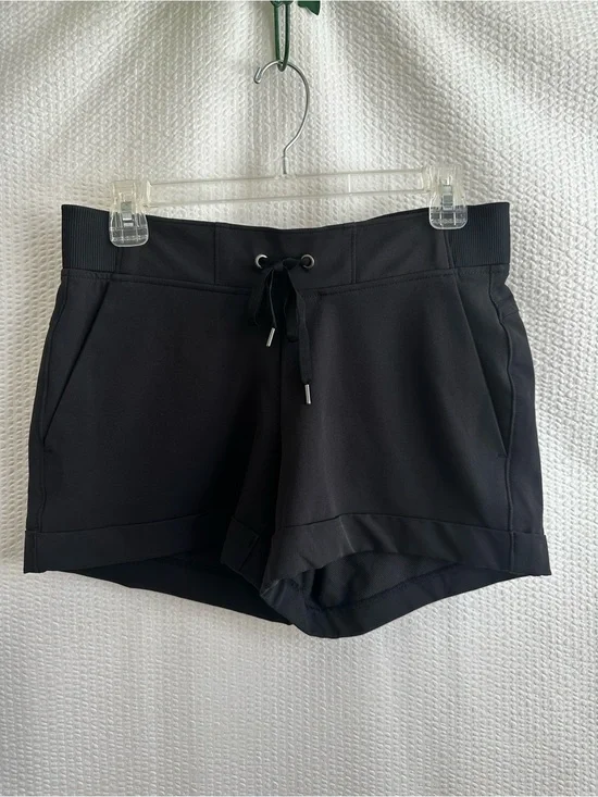 Athleta Midtown Travel Shorts Black Pull On Stretch Women’s Size 4 Casual Golf