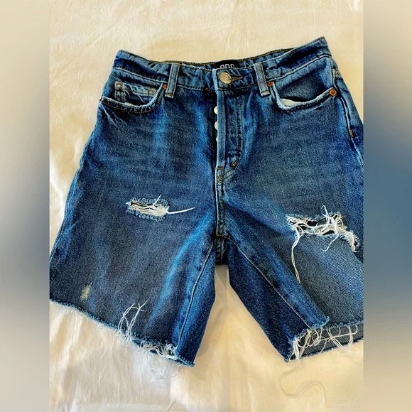 BDG buy urban‎ outfitters altered jean shorts button up size 24