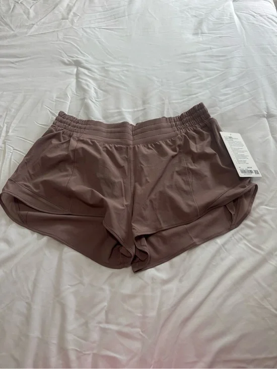 lululemon athletica Women's Hotty Hot HR shorts 2.5” lines - Ashen Rose