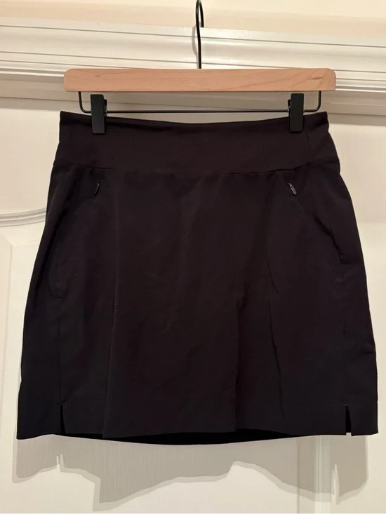 Women’s Athleta black SoHo Skort size 2