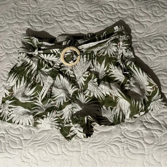 Tahari Linen Print Belted Shorts Size Large