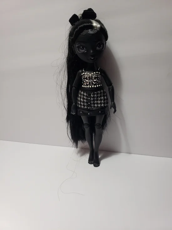 RAINBOW HIGH SHADOW Series Shanelle *Onyx* Fashion Doll