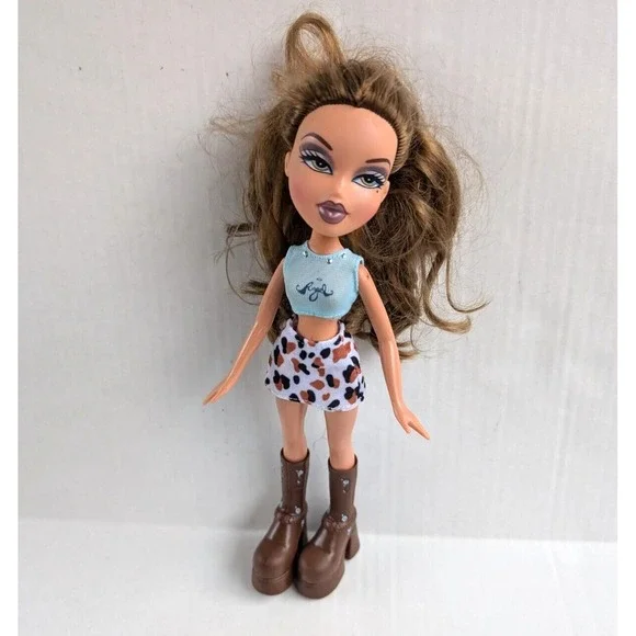 Vintage Bratz Yasmin‎ Doll 2001 MGA Angel Shirt Spotted Skirt Brown Boots