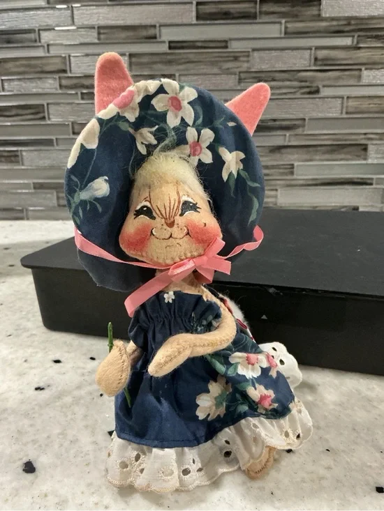 Vintage 1992 Annalee Easter Bunny Rabbit Doll Blue Floral Dress Collectible