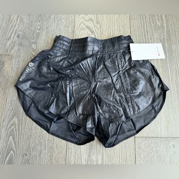 Peloton x Lululemon Hotty Hot HR Short 4