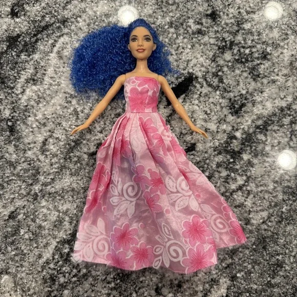 Descendants the rise of red the sorcerer's cookbook‎ Chloe doll With Dress Shows