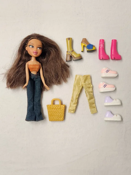 Bratz Strut It Sasha Doll Vintage 2001 MGA Flare Jeans Gold Pants Shoe Lot As Is