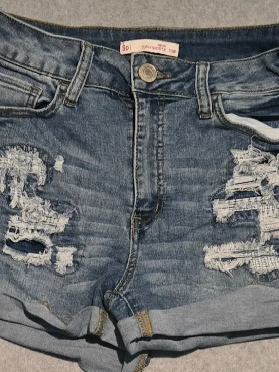 So Women's Distressed Curvy Shortie High Rise Jean Shorts Size 7/28