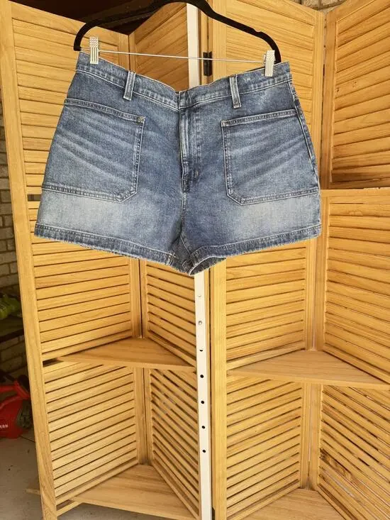 Madewell Shorts Blue Size 32