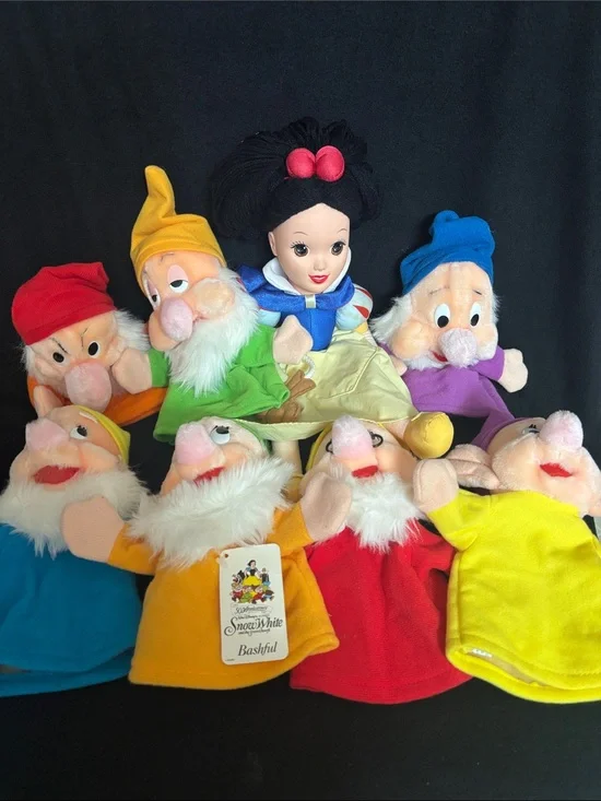 Snow White and the Seven Dwarfs hand puppets + doll, Vintage