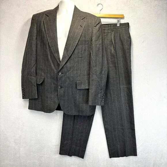 Vintage USA Made Wool Suit Mens 42R 35x30 Gray Pinstripe Jacket Pleated‎ Pants