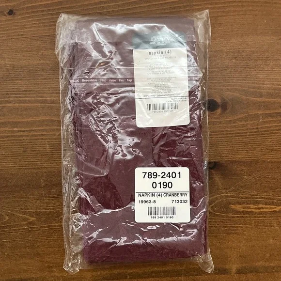NEW JCPENNEY HOME COLLECTION‎ Cranberry Napkins Set of 4 - 17