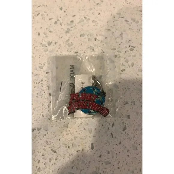 Planet‎ hollywood wood keychain