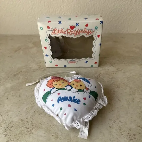 Vtg Applause Little Raggedys Awake Asleep Heart Shaped Pillow Protector Box