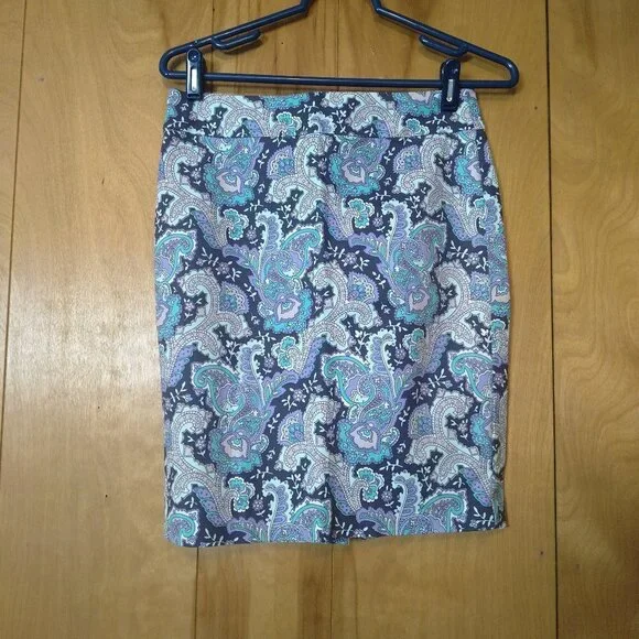 FOREVER 21 ESSENTIALS PAISLEY PENCIL SKIRT SIZE SMALL OFFICE BUSINESS CASUAL