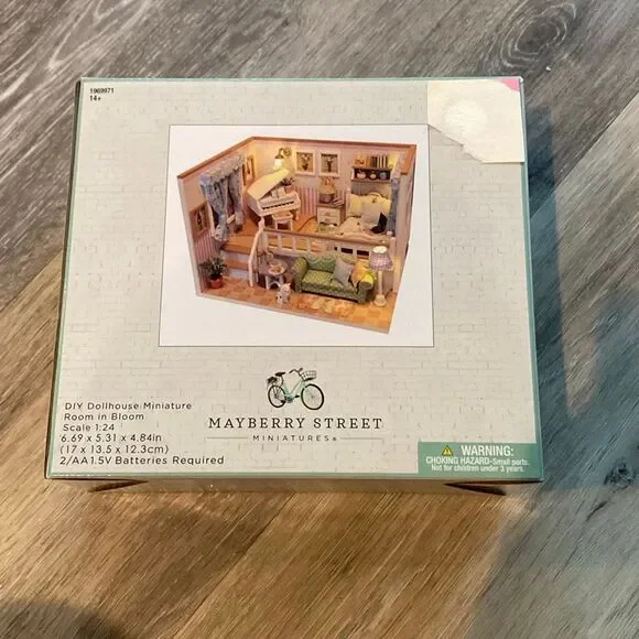 Mayberry Street Miniature Dollhouse DIY Kit Room In Bloom  1:24 Scale