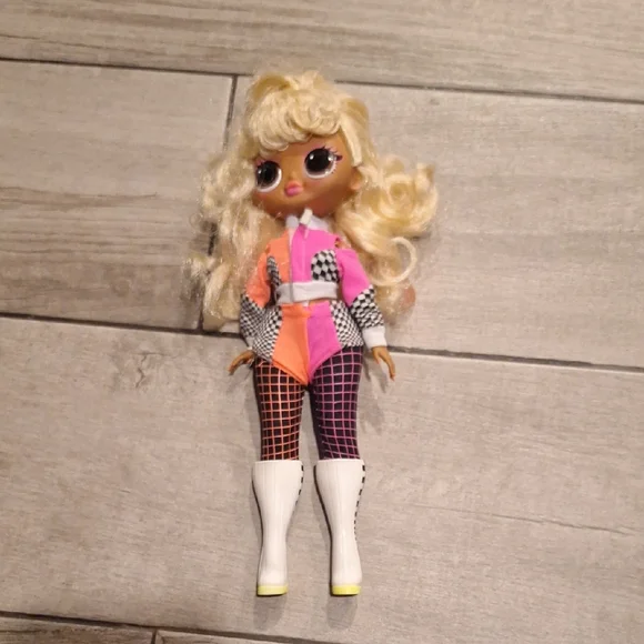 🍦Lol Surprise OMG Light Speedster Doll🐬